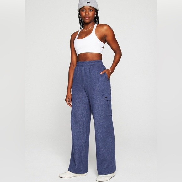 Fabletics Cozy Fleece Wide Leg Cargo Sweatpant Sz Large - Picture 1 of 7